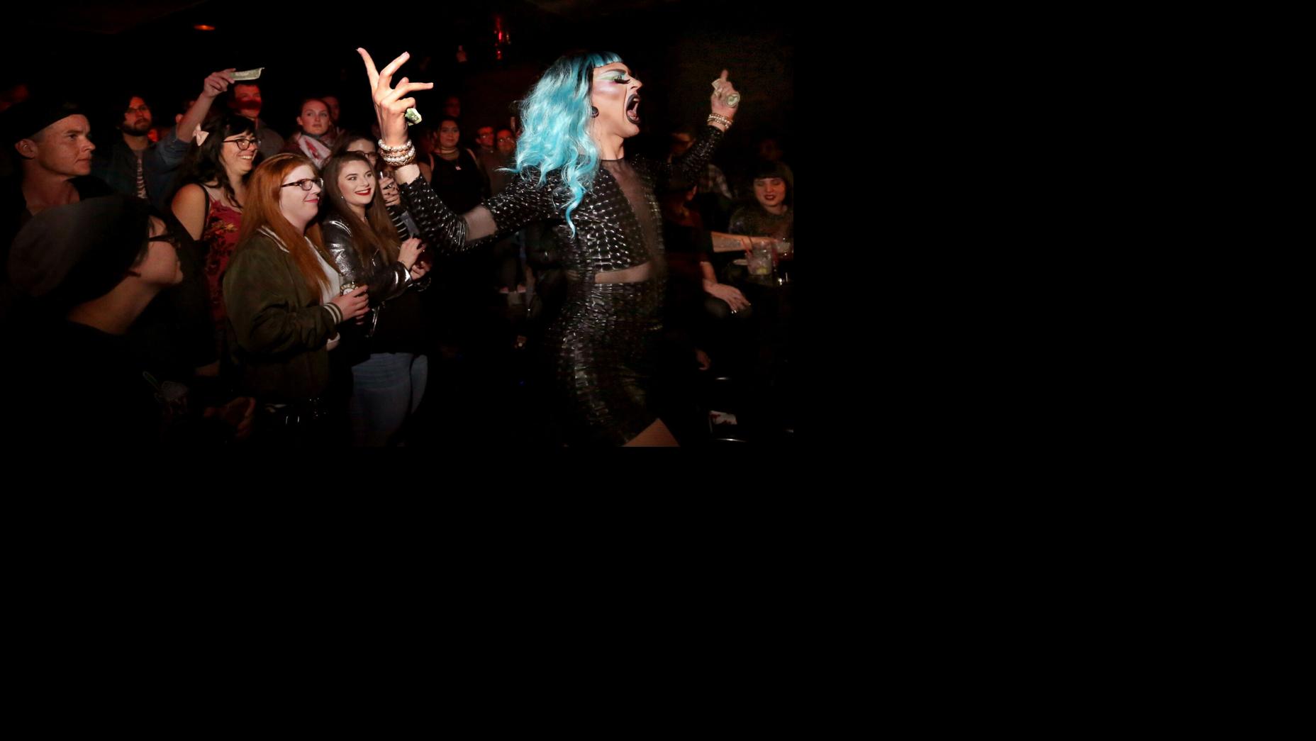 Arizona bill penalizes adults if kids see 'adult-oriented performances'