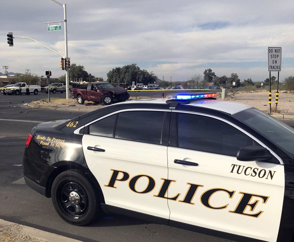 Wreck closes intersection on Tucson's south side