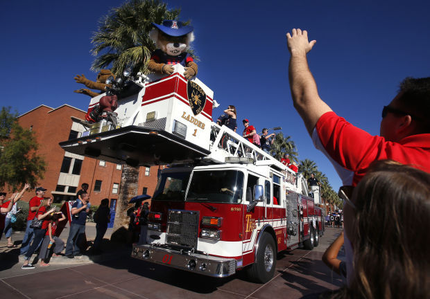 2014 UA Homecoming Parade