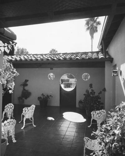 1960 Tucson home photos: A home to charm visitors