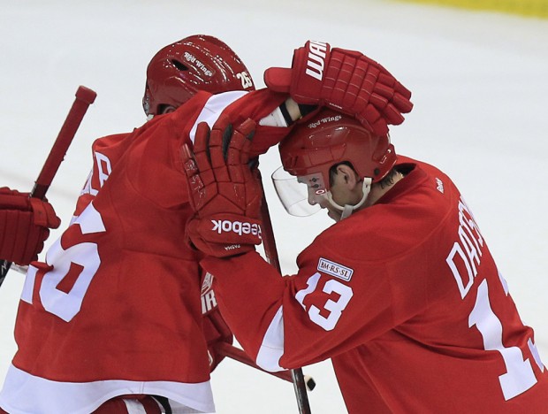 NHL: Late goal gives Detroit shot at another home win mark    