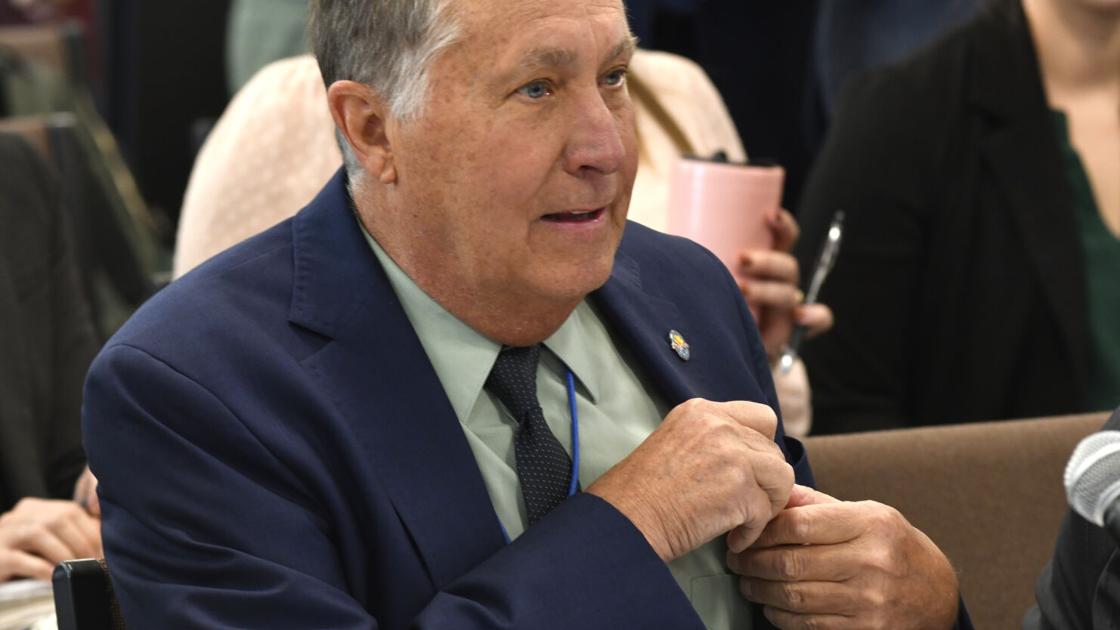AZ water honcho seeks 1M for potential river court fight