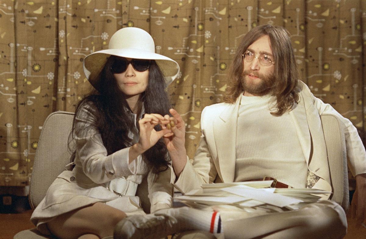Photos Remembering John Lennon 36 years after his death Music