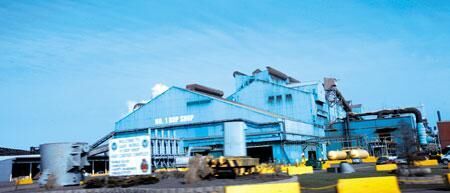 U.S. Steel earnings up, outlook down