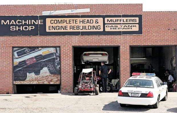 Dump truck alerts cops to shop near I-10