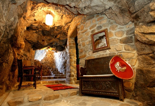 CAVEHOUSE