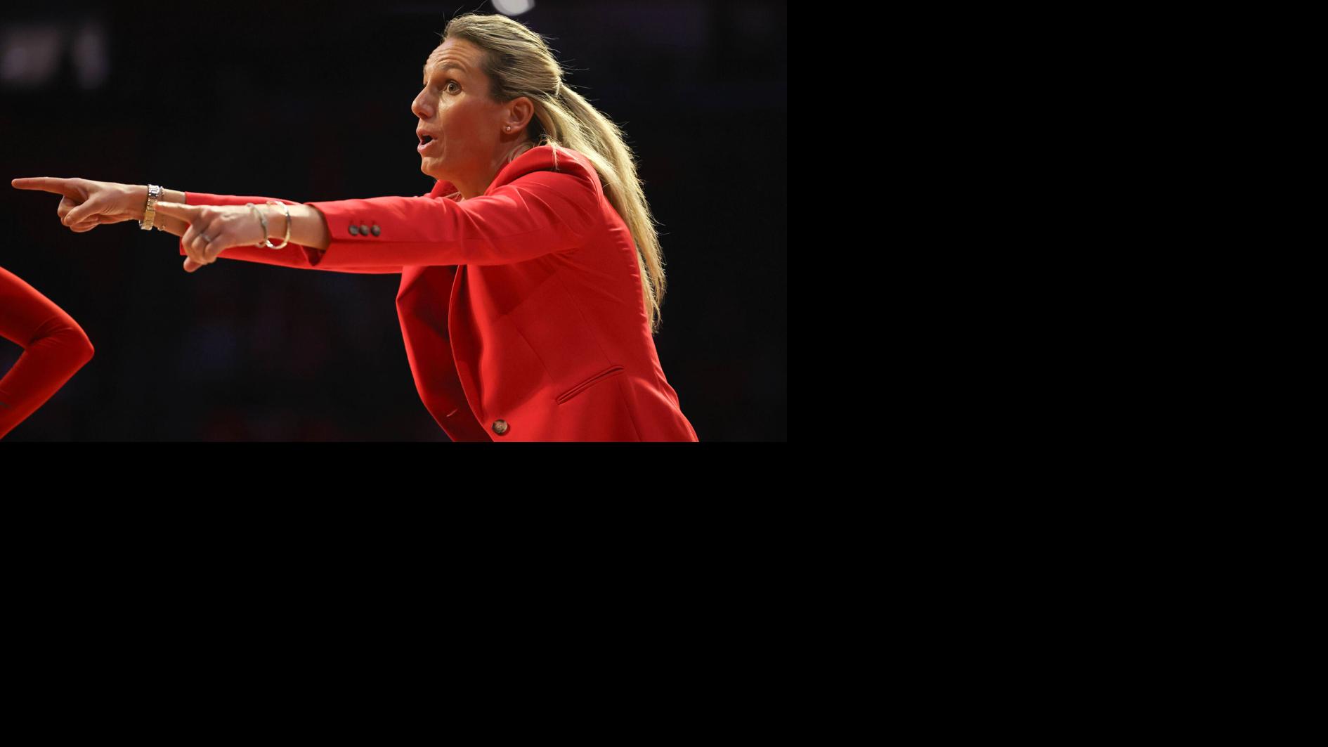 Arizona women’s basketball coach slams 'hateful' comments over pregnancy announcement