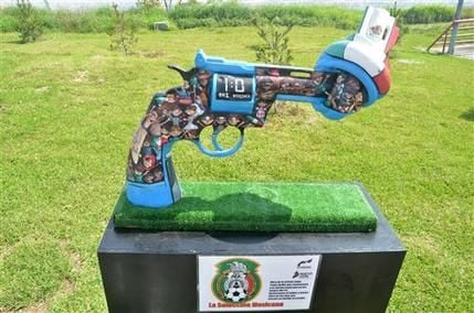 MEXICO-PISTOLAS POR LA PAZ