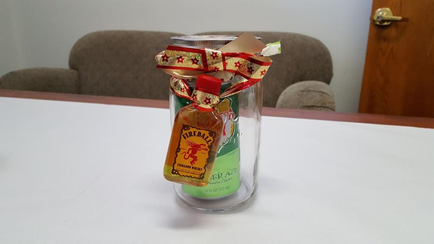 DIY drink in a jar giner ale and fireball 4