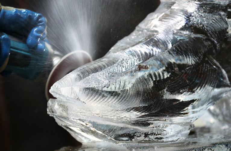 Local business thrives making ice art in the desert