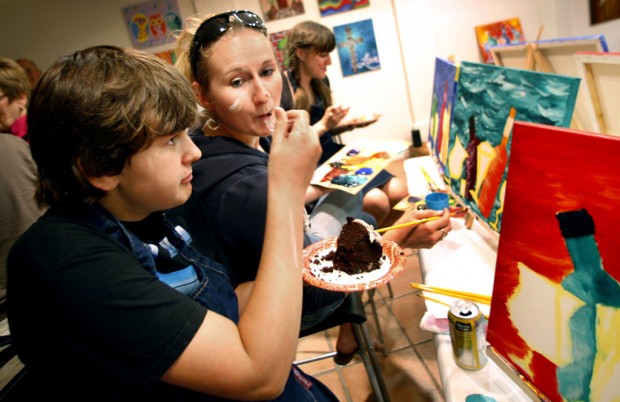 Unleash creative side at art bar    