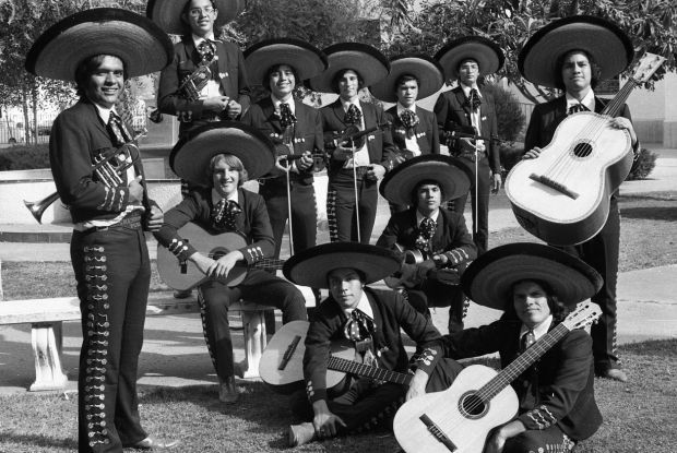 Mariachis, Goya Food-Sponsored Señoritas Give 'Los Mets' a