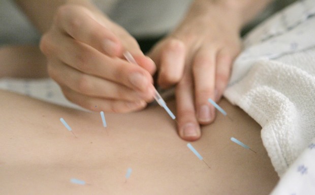 Analysis: Acupuncture helps relieve pain    