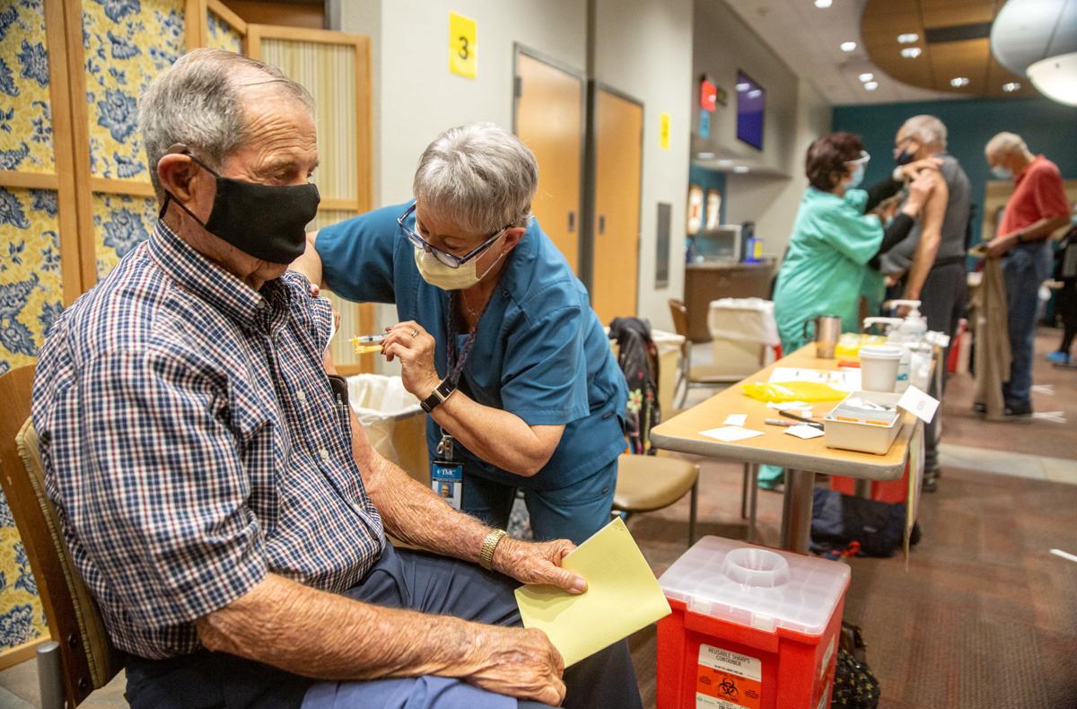 Next Phase Of Vaccine Rollout Off To A Chaotic Start Posing Hurdles To Elderly Residents Local News Tucson Com