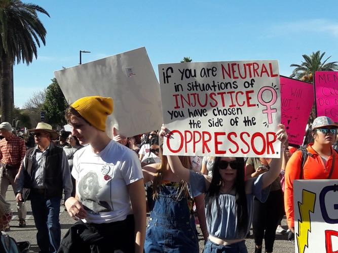 Women's March letreros