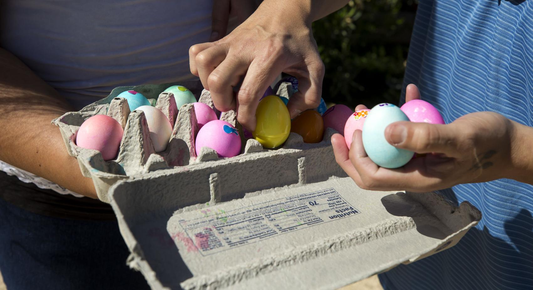 Photos Tucson families have small Easter egg hunts Latest News