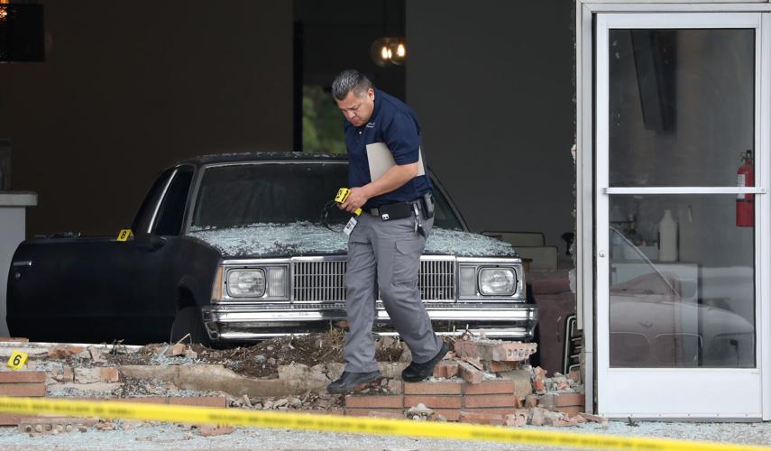 Crash, building, Tucson