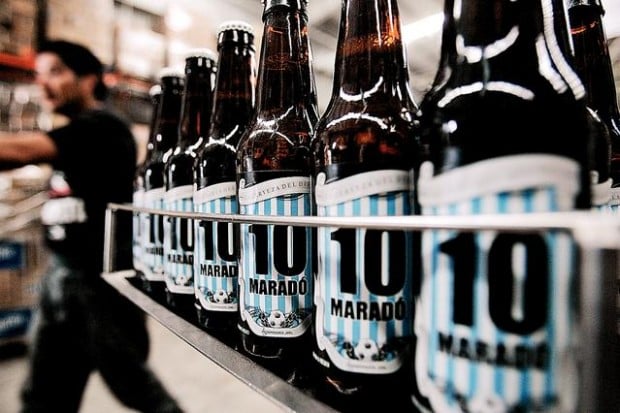 Empresa mexicana crea cerveza en honor a Maradona  