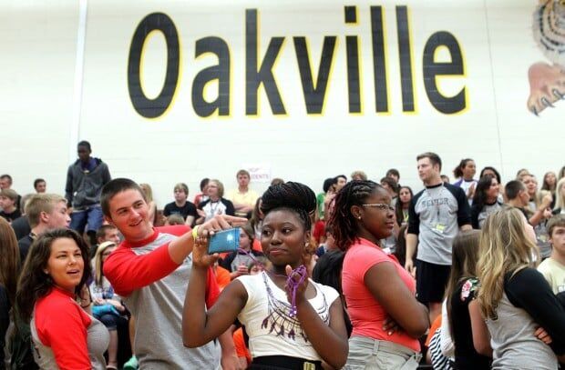 Transfer students from Riverview Gardens attend first day in Mehlville School District