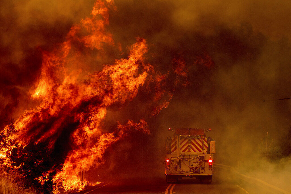 Satellite Images Show The Scale Of The Smoke From Us Wildfires In 2020 Satellite Image Image Shows Image