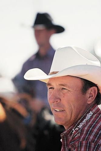 Thumb injury won't stop Phoenix roper  