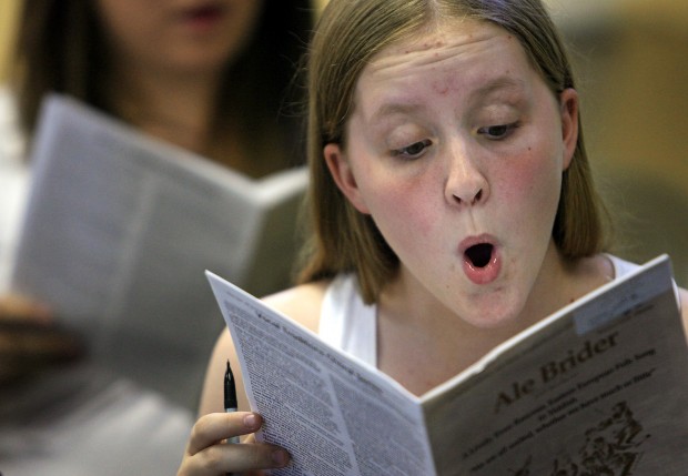 Full-force Girls Chorus raises 'Sounds'   