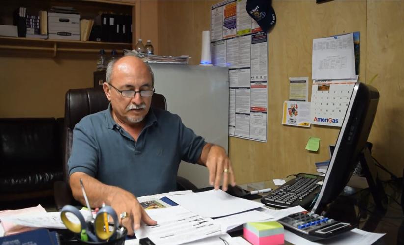 ֱ border towns struggle with students crossing from Mexico