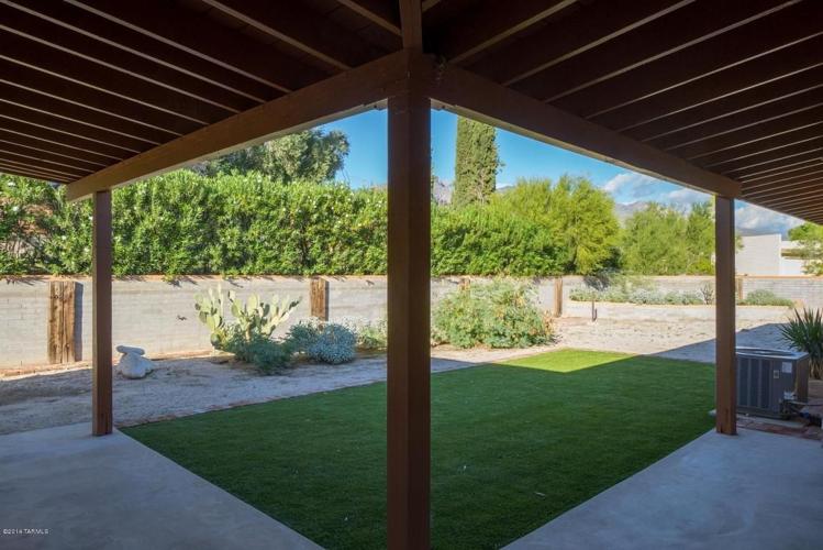 If you can dream it, the perfect outdoor kitchen will come - pizza oven and all