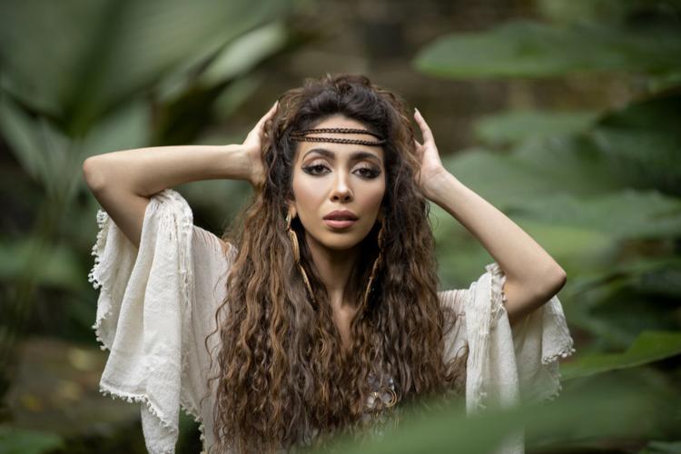 celebrity-travel-alisun-20230307