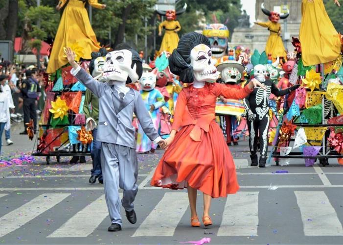 Mexico's El Día de los Muertos (LE)