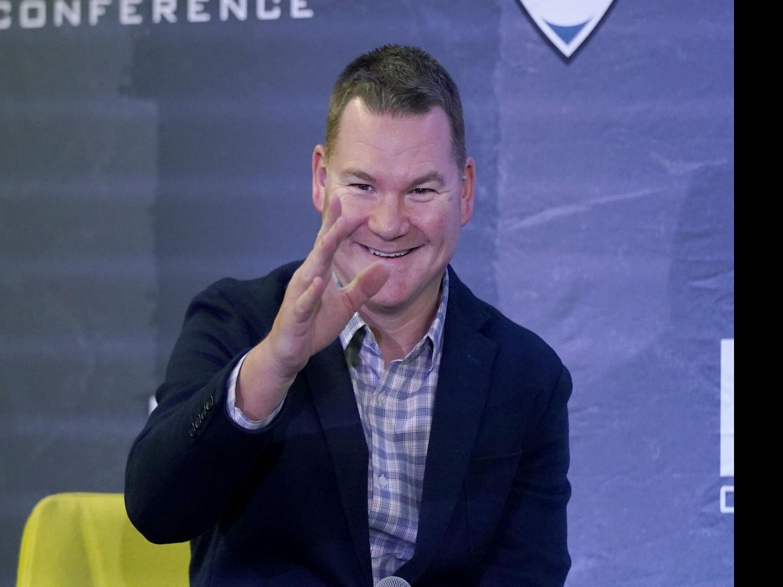 Tommy Lloyd focused on Cats, not cameras, at Pac-12 media day | Arizona  Wildcats basketball | tucson.com