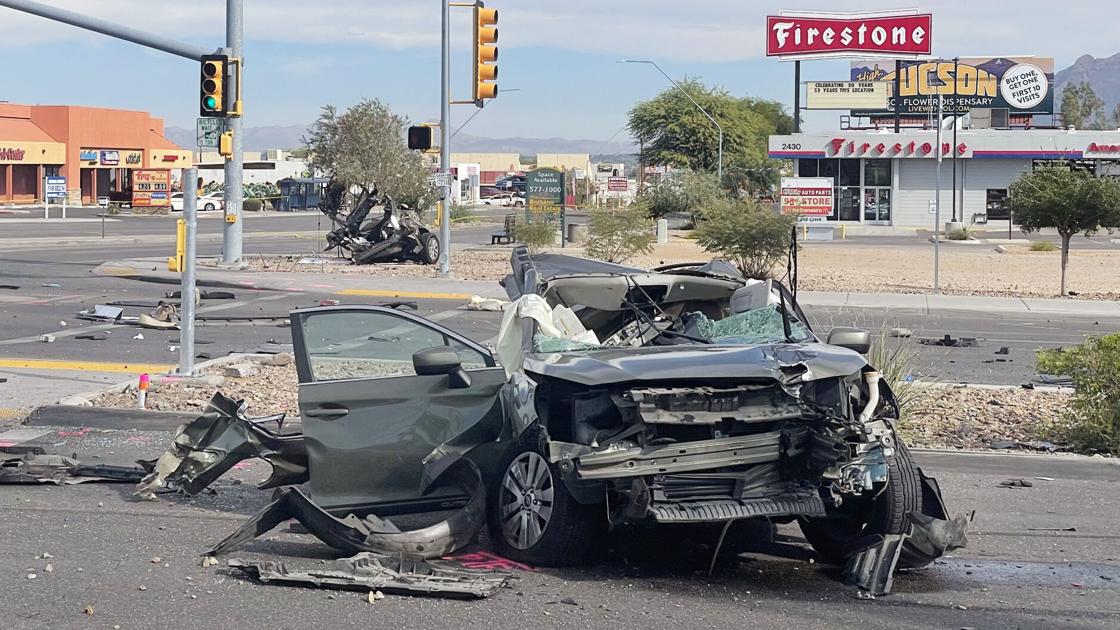 Threevehicle wreck closes Tucson intersection Threevehicle wreck closes Tucson intersection