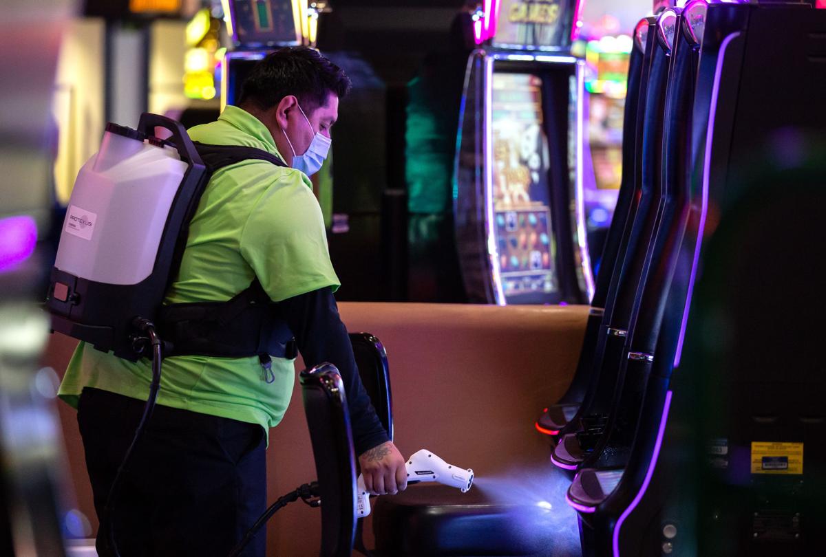 Does desert diamond casino have table games free