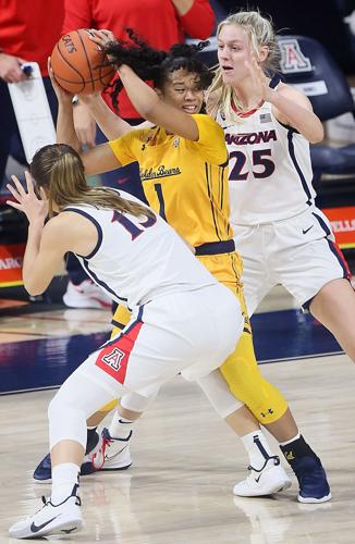 010421-spt-ua womens hoops-p10.jpg