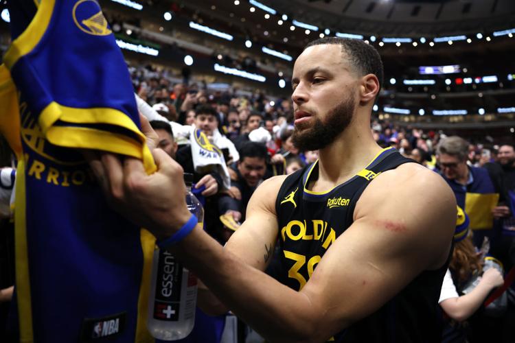 SPORTS-COLUMN-STEPH-CURRYS-JORDANESQUE-NIGHT-1-TB.jpg