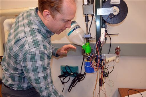 Students work to make recycled 3-D printer filament