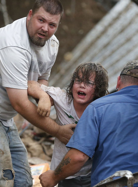 Massive tornado strikes Oklahoma