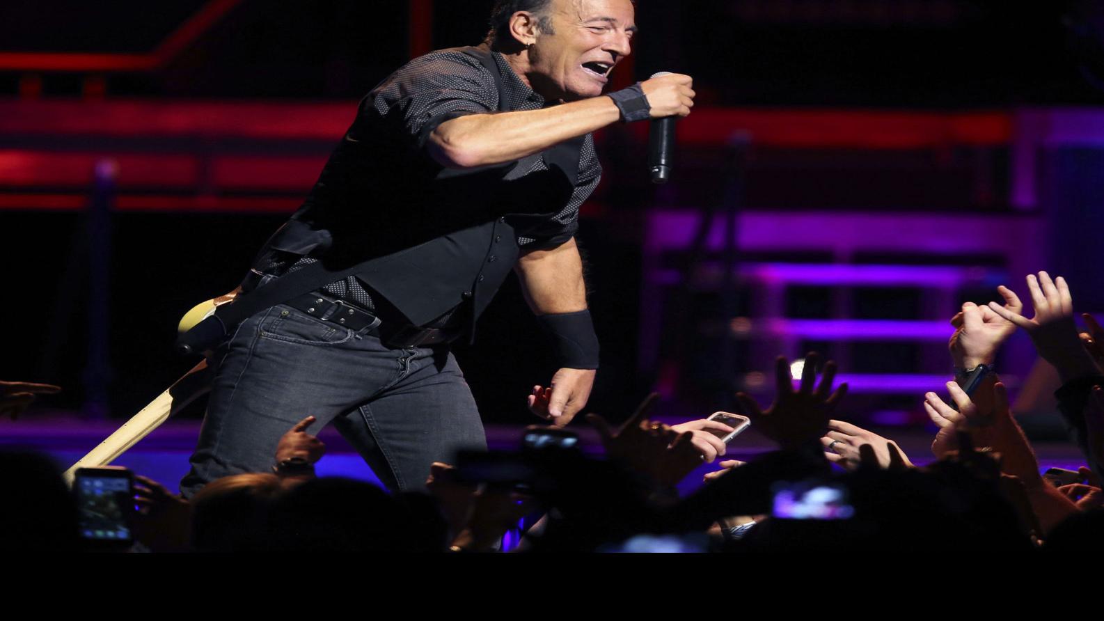 36 songs that have the word 'Tucson' in them