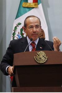 Border Boletín: Calderón favoritism?