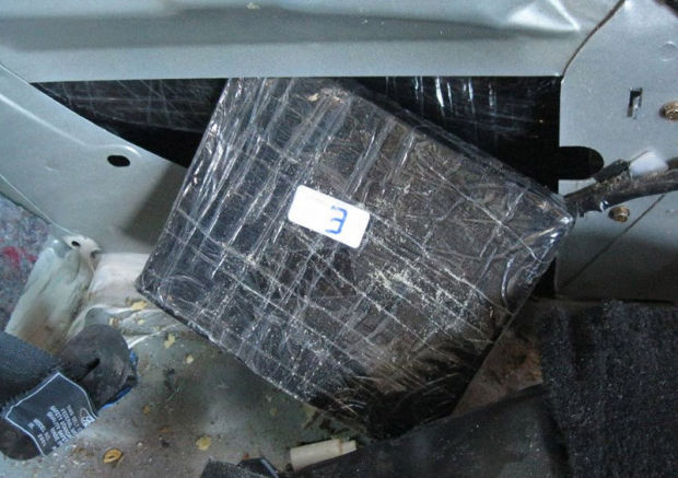 Nogales border officers arrest 2 with meth, heroin