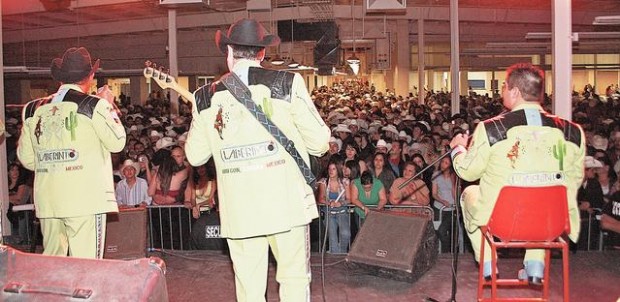 Festejan Thanksgiving Day con bailazo  