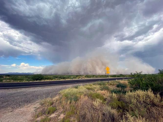 Huge sandstorm sweeps across Willcox area