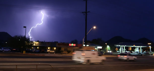 Monsoon arrives in Tucson with bang    