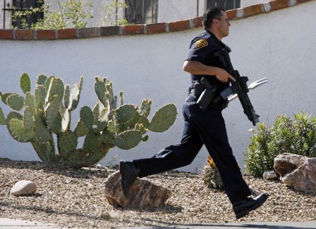 Breaking News: 2 police officers injured on Tucson's North Side (updated)  