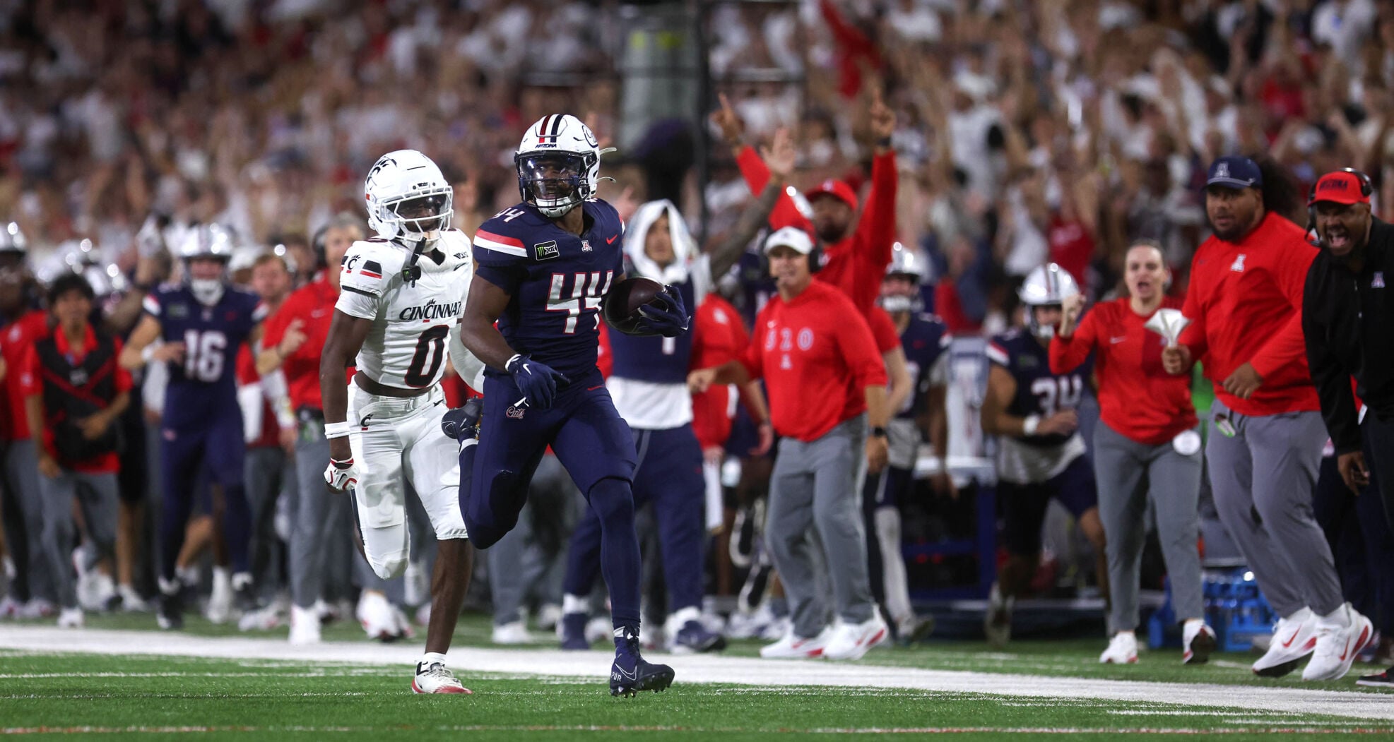 Wildcats win 34-7 over the Cincinnati Bearcats