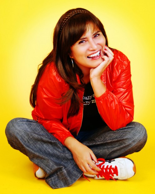 Michele Serros: irreverente y divertida   