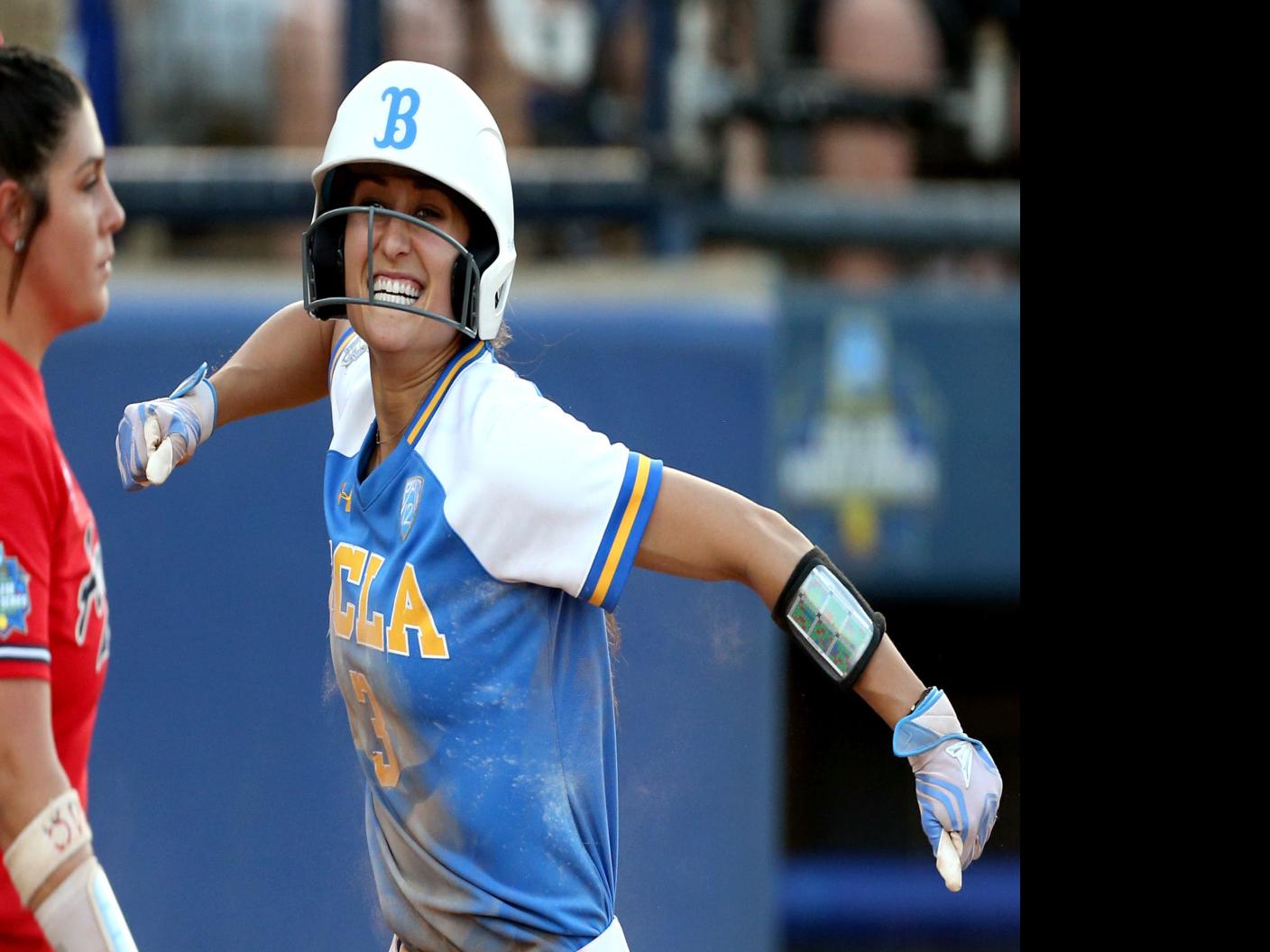 Ucla Uses Seventh Inning Rally To Hand Arizona First Loss Of Women S College World Series Arizona Wildcats Softball Tucson Com