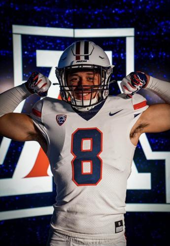 Linebacker Kamuela Kaaihue