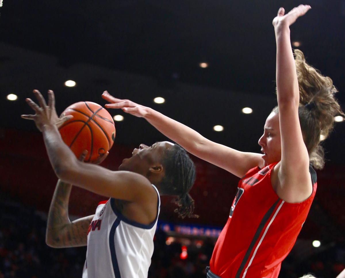 121321-tuc-spt-uawomenshoops-p3.JPG