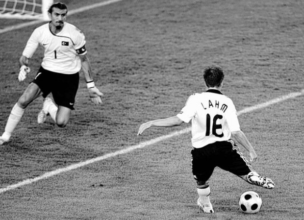 Late German goal stuffs Turkey in semifinal  